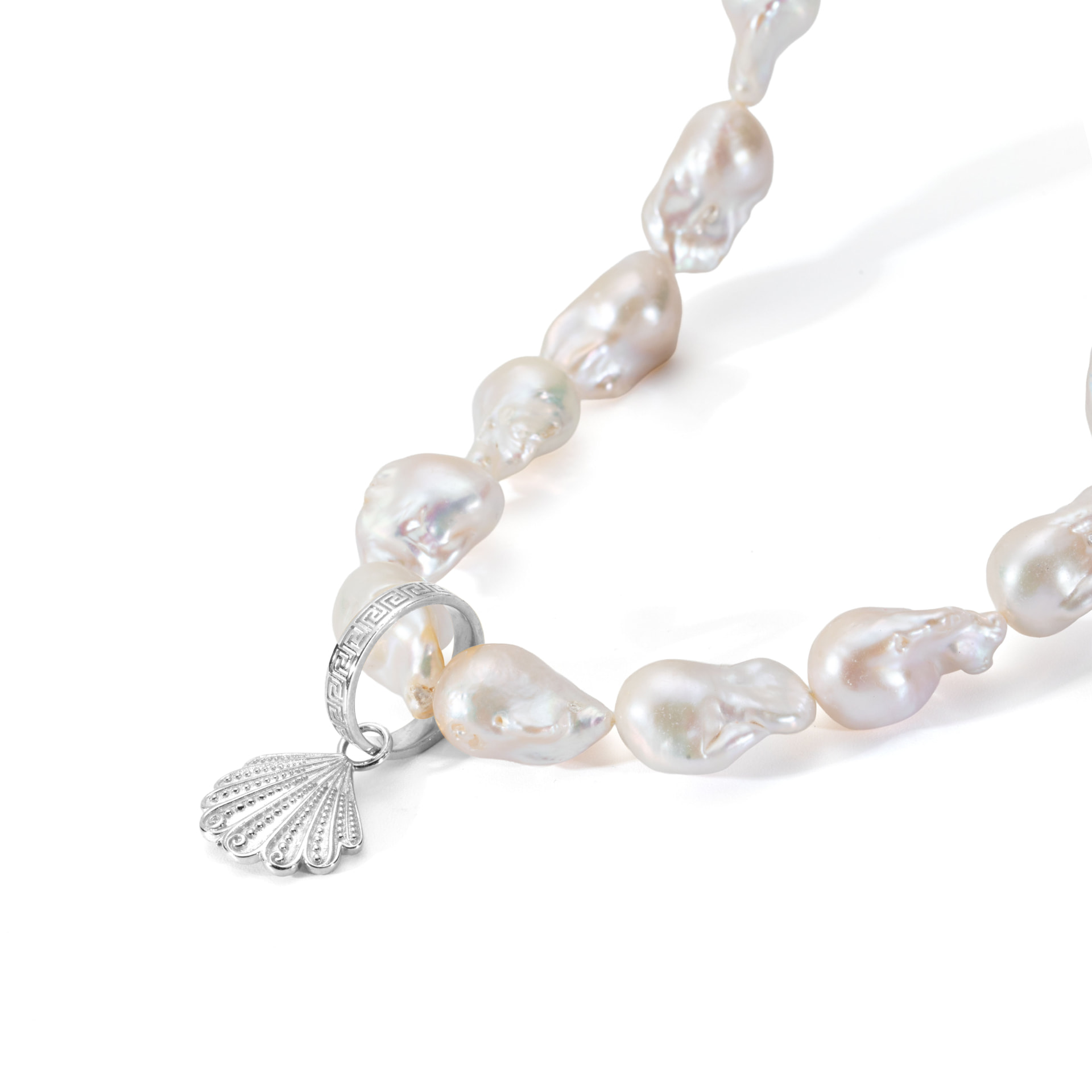 Pervoné Perlenarmband mit Muschel-Anhänger